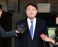 선배 제친 윤석열…관료·군도 '기수 파괴'