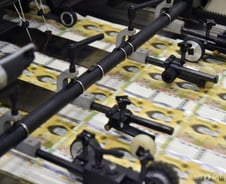 [르포] 매일 1260억... '노란 돈'이 산더미처럼 쌓이는곳 