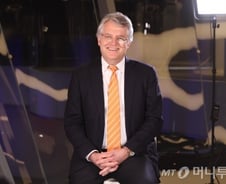 "중국 시장의 미래, 무역전쟁 아닌 개혁 여부에 달렸다" 