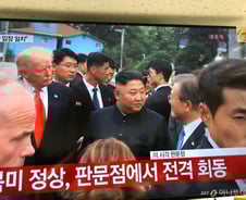 文대통령-트럼프-김정은 회동…역사상 최초 남북미 만남