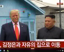 트럼프 "김정은 안왔으면 민망할뻔…만난것 자체가 역사적 순간"