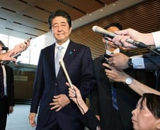 [MT리포트]아베는 왜 지금 '韓경제보복' 카드 꺼냈나