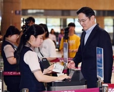 일본간 이재용, 아버지 '이건희 인맥' 도움 받는다