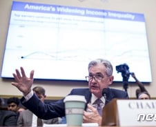 한은의 금리인하와 배당주·증권주에 쏠리는 눈