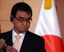 "고노 日외무상, 韓 대사 불러 조치 요구…담화도 발표"