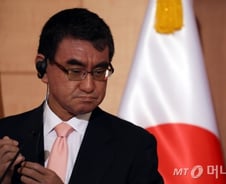 "매우 유감" "극도 무례"… 거친 말 쏟아낸 日고노