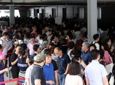 아기띠 메고 총출동, "청량리 새아파트 '올인'이요"