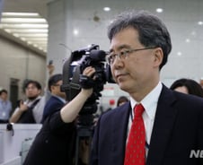 靑, '국제법 위반' 日에 맞불…"지소미아 모든 옵션 검토"