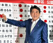 "국민이 원한다" 아베, 선거 성적표 받고도 '개헌' 야욕 