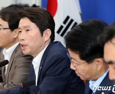 與 "WTO에 고위급 파견, 日 통상보복 확실히 증명할 것"