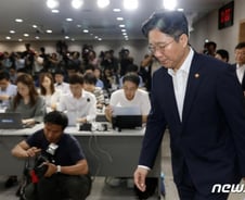 '화이트리스트' 제외…한일 치킨게임 가능성은