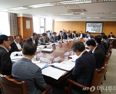[백색국가 제외]윤석헌 "일본계자금 동향, 경계심 갖고 모니터링"