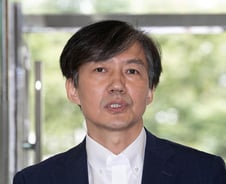 조국 "특목고, 취지 따라 운영돼야"… 딸은 외고→이공계→의전원