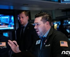 [뉴욕마감] 국채 금리 내리자 주가도 미끄럼…S&P 0.8%↓