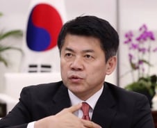 "안보신뢰 훼손한 日, 지소미아 종료 적절…북미 '알파딜' 관건"