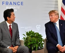 트럼프, 아베에 "韓, 김정은에게 이용당해"-산케이