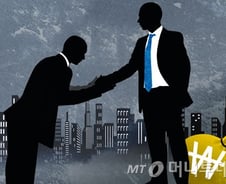 [단독]국정원, 文대통령 뜻 거역한 민간인사찰 이어왔다