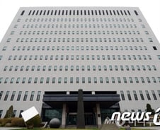 [단독]'연예인 크림'회사 사들인 사모펀드 대표 재판행