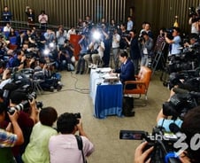 무제한 해명 '조국 타임', 청문회와 큰 차이는…