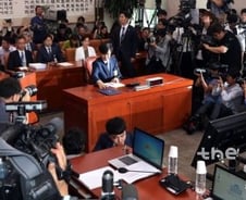 與 "검찰이 정치개입·국회침탈"…檢 성토장된 조국 청문회