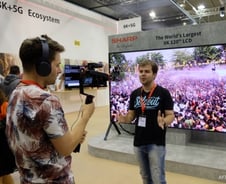 IFA서 만난 샤프 임원 "120인치 8K TV 만든 이유는…"