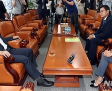 한국당·바른미래당, 조국 임명 반발…"야권공조, 국정조사 추진"