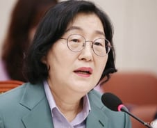 이정옥 신임 여가부 장관, '저출산' 해결 제1과제 