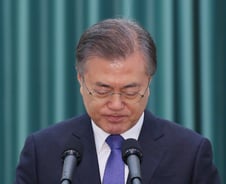 文 대국민 메시지, 조국 '임명·철회' 둘다 준비했었다