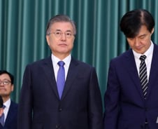 [뷰300]문재인 정부는 '새 시대의 첫차' 대신 '조국대군'을 택했다