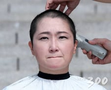 [야시시(野視視)]무소속 이언주의 삭발, 한국당은 왜 못했나