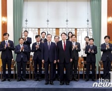 [단독]조국 법무부 장관 취임…윤석열 최측근 대검 사무국장 인사 바뀌었다