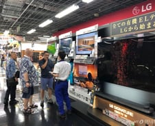 [MT리포트]日심장부 점령한 '올레드·갤럭시'…'기술로 승부' 통했다