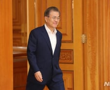 [춘추관]빨라지고 화내고…文대통령이 불안한 이유