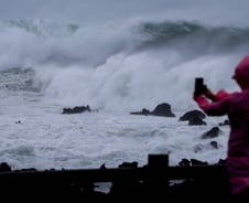 태풍 '타파' 제주 앞바다 170㎞ 접근…오후 3시 최근접