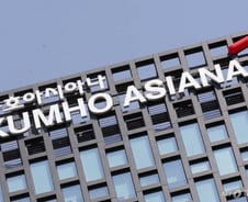 [단독]기내식 메뉴도 못바꾸는 아시아나