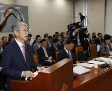 [국감현장]최기영 장관 "소·부·장 자립 역량 확보, AI 국가전략 마련"