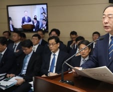 [국감현장]홍남기 "2.4% 성장률 목표 달성 어려워"