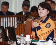 [국감현장]황교안 자녀도 특혜 의혹…"사이트 운영 석달 만에 장관상"