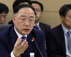 [국감현장]마이너스 물가상승률…홍남기 "디플레이션 판단 일러"