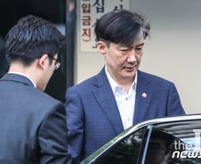 조국, 윤석열 별장접대 의혹 보도에 "드릴 말씀 없다"