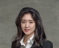 '3세 경영' 준비나선 아모레G, 주가는 왜 떨어지나
