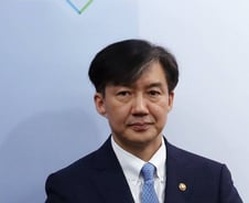 조국 "법무부 장관 사직…검찰개혁 불쏘시개 역할 여기까지"(상보)