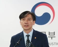 검찰개혁안 발표 3시간 만에…조국 '사퇴' 결심한 이유(종합)