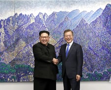 文대통령-김정은 손잡았던 '금강산', 흔들리는 협력의 상징