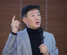 "복수의 가면 쓴 초개인화 시대가 시작됐다"