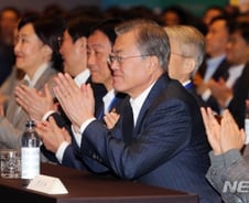 文 20년 넘게 끼고있는 묵주반지, 강한옥 여사의 선물