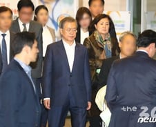 문대통령 모친상에 한국당·바른미래당 "깊은 위로 전한다"