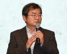 강한옥 여사 빈소찾은 이호철 "文대통령 침울하게 계신다"