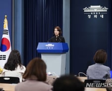 文대통령 모친상 애도하는 靑…"단체조문 없다, 정상근무"
