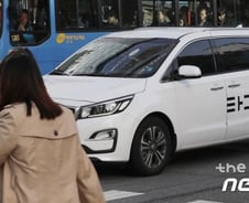 [야시시(野視視)]文대통령의 3일 가족장, 그리고 '불법 타다'